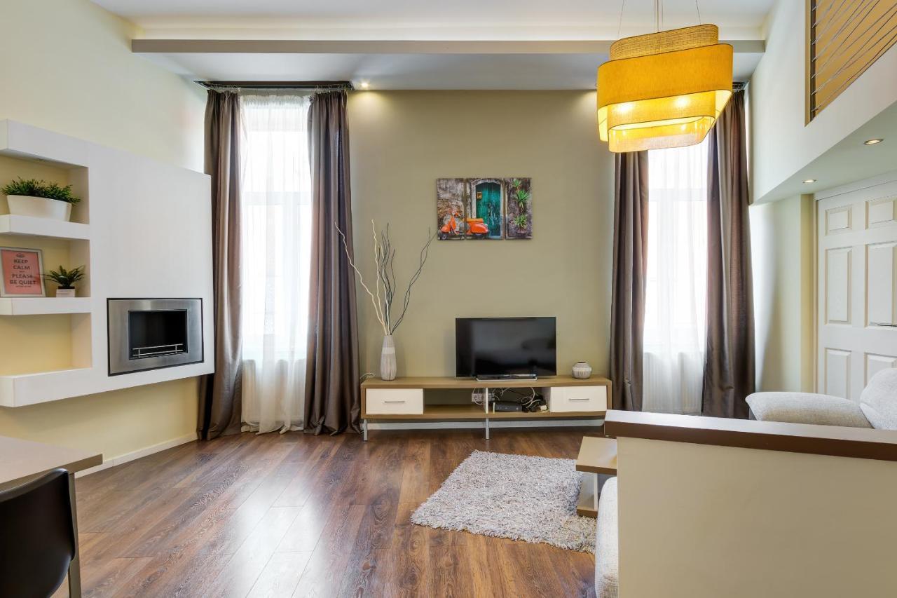 Spacious & Stylish In Downtown Budapesta