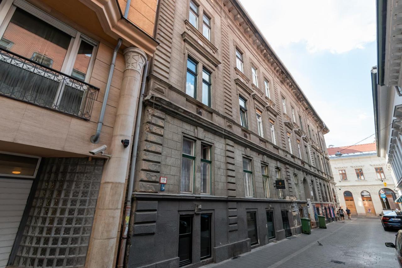 Spacious & Stylish In Downtown Budapesta