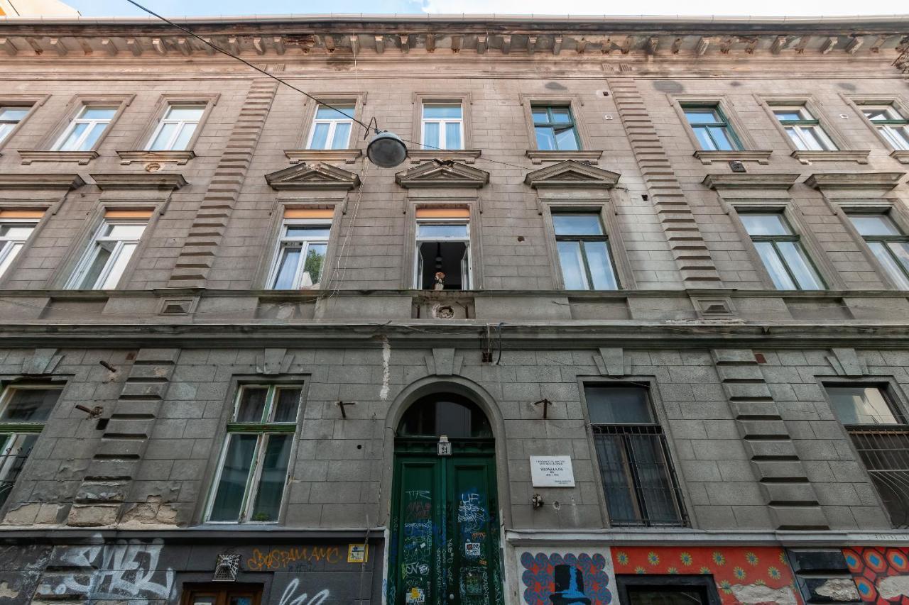 Spacious & Stylish In Downtown Apartament